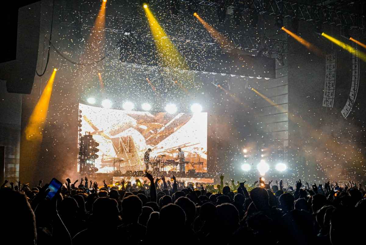 Entertainment & Artists