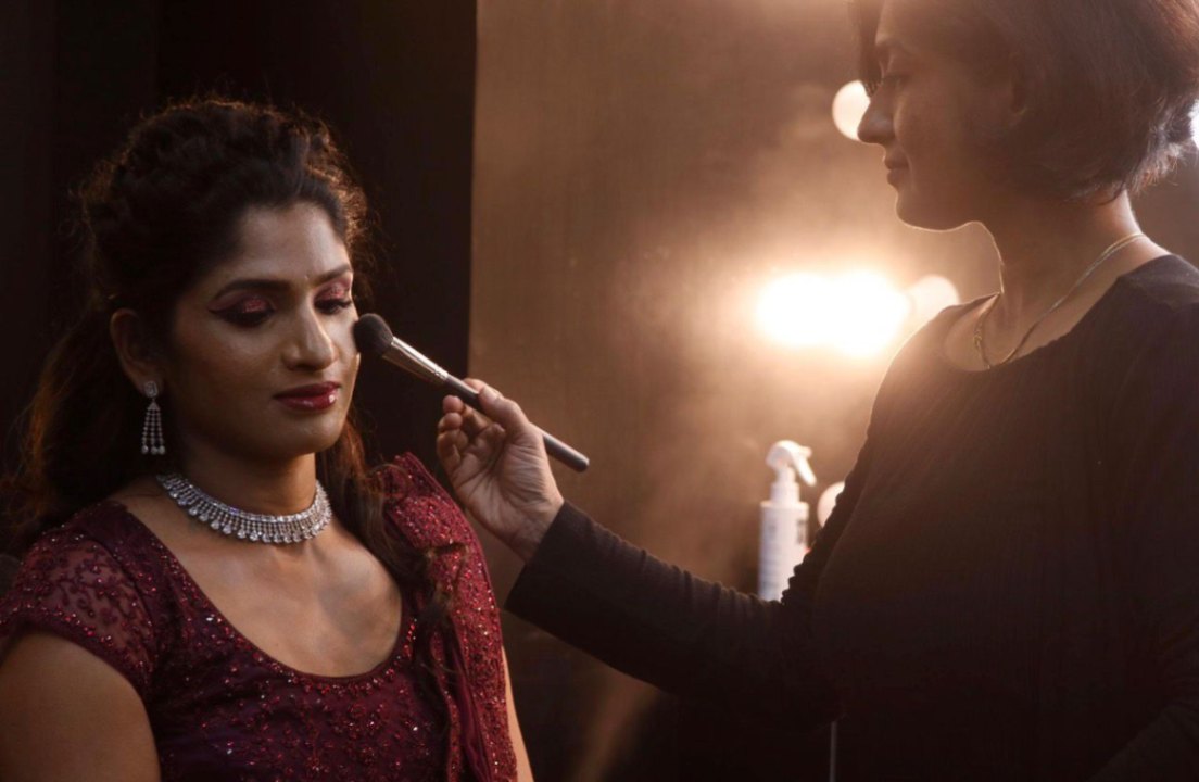 VIVI'S CELEBRITY MAKEUP ARTIST